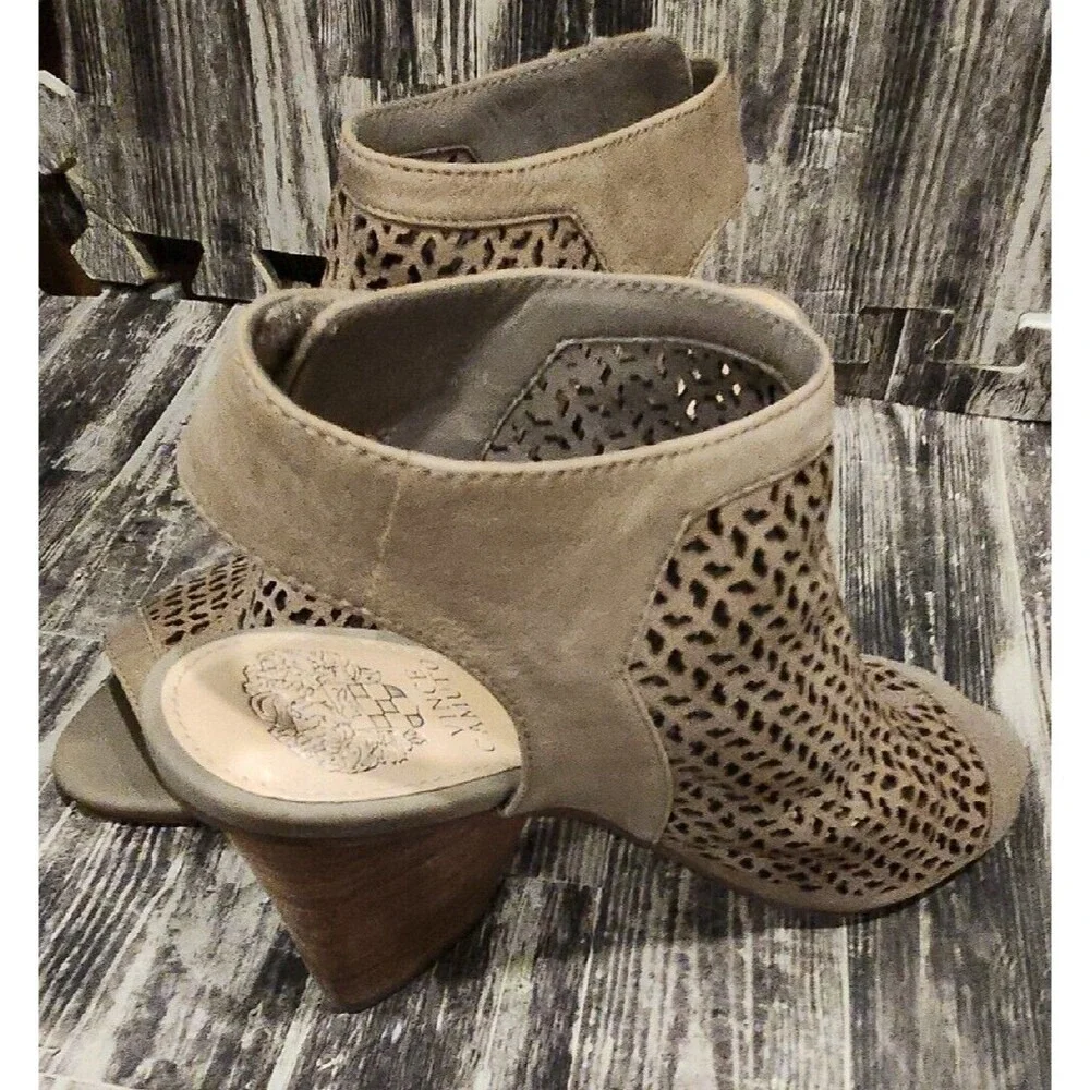 Vince Camuto Suede Cutout‎ Peep Toe Ankle Booties Wedge Heel Tan Womens 7